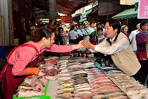 賴清德新營拜票  承諾推10大新亮點建設