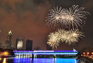 高雄燈會週六登場  環港煙火吸睛