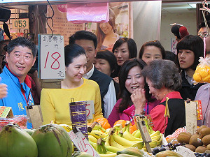 維安升級  蔡依珊上市場：每票都重要