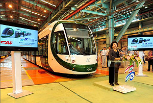 輕軌明上線測試  高雄觀光新亮點