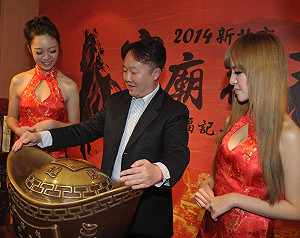 道教總會提供  過年財神廟摸元寶小撇步