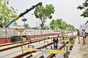 高雄環狀輕軌鋪軌  9月上線試車
