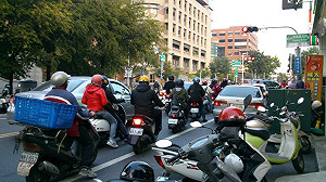 校區交通亂沒人管  成大生：好可怕！