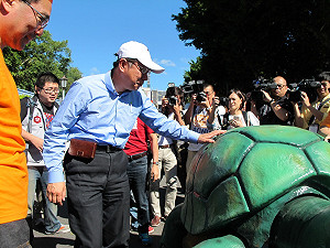 連家哭了  柯P：執政黨打悲情牌 很奇怪