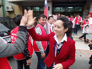 藍嘉義市長陳以真勝出  被批「國王人馬」