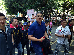 柯請益顧問李鴻源 連勝文：我不會消費別人