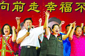 傅崐萁妻參選「當備胎」 藍批違法