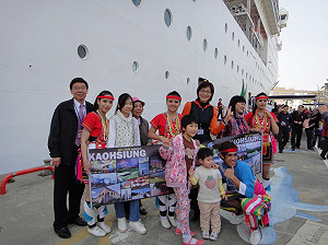 郵輪抵高 開啟港陸遊客新體驗