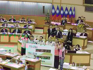 綠營質疑朱立倫  賤租市地搞核電