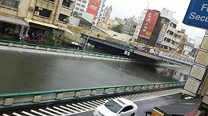 嘉義降大豪雨  台鐵軌面遭淹2度停駛