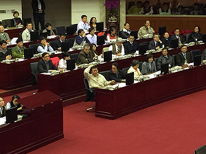 柯P赴議會介紹首長  藍議員發言拖延