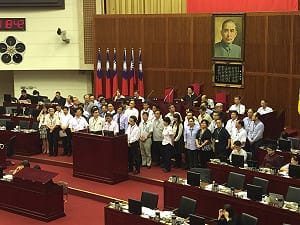 議員讚馬郝專案報告多 柯P：也沒做的比較好