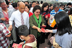 陳菊蓮池潭發紅包  歡迎採購在地農產