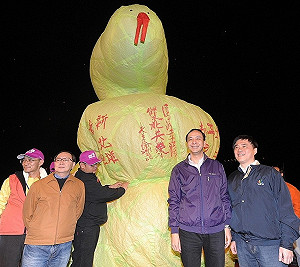 郝朱平溪放天燈 期許雙北更緊密合作