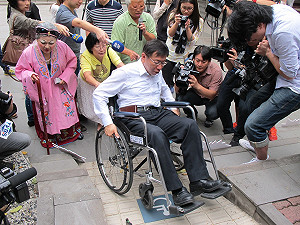 台商返台享機票優惠  柯P：幕後金主付的