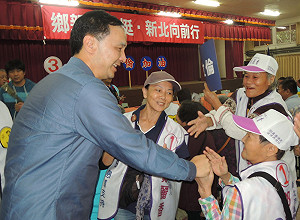 朱立倫：選舉就是這樣 讓他們繼續罵