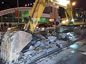 公車道晚間10點準時拆 預計明早6點通車