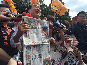 挺黃珊珊、諷朱立倫  宋：立院珊珊來遲了