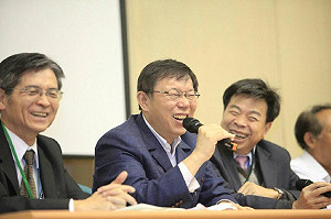 談就任滿月 柯P：認真破壞綁手綁腳的法律