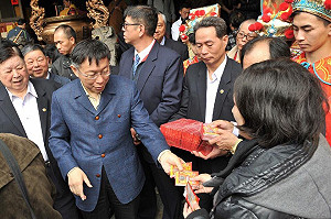 男子開車衝撞 柯P：總統府最好遷到大直