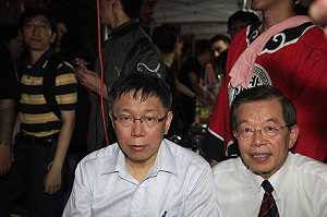 護轎員警換刑警背心 柯P：彰化搶轎的都黑道