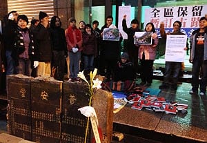 普安堂不滿強拆 龍應台野火集扔滿地