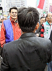 遭抗議勞工蛋襲 楊秋興決定提告