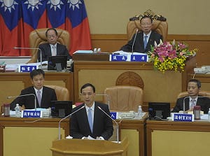 朱立倫首度在議會表態支持服貿