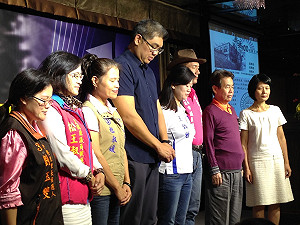 馬陪同掃街反成主角？連：選民最重要