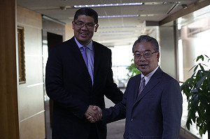 經濟牌一直打 連勝文訪許勝雄請益經濟建言