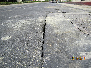 地基回填不實？  大湖公園未改建先坍塌