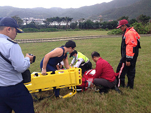 鼻頭角步道遇瘋狗浪  8人落海罹難