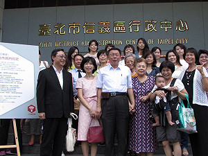 登記參選  柯文哲簽署「台北公民憲章」