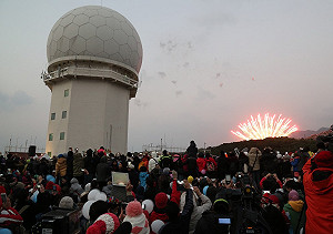 三貂角迎曙光  朱立倫與元旦寶寶同慶生