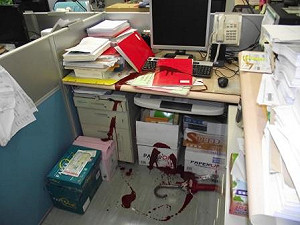 新北市環保局遭潑紅漆  查扮鬼臉男子