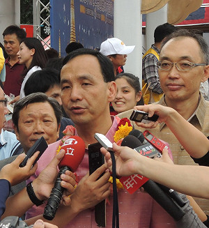 總統遭民眾丟鞋 朱立倫：彼此要相互尊重