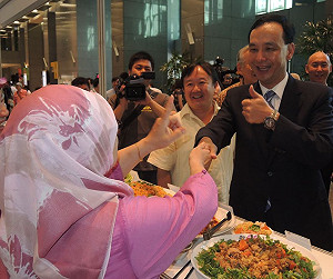 外勞聚車站大廳  朱立倫：應心存包容