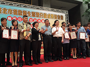 柯P將辦公宅研討會  邀3黨總統候選人參加