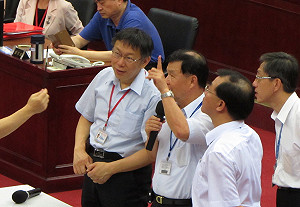 篤信風水拒遷戶 柯P承諾溝通：我道行更高