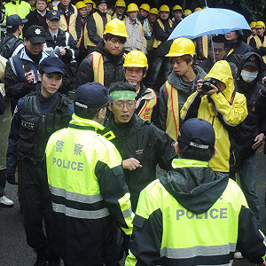 普安堂今遭拆  3人抗議被捕