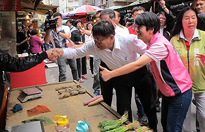 柯P嗆連：捐錢給聯勸 我就唱國歌給他聽