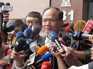 游錫堃護林飛帆：年輕人本就充滿熱情