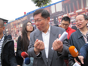 柯文哲：打領帶  太虐待自己 很不健康