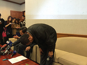 破球員兼裁判批評  吳世哲退出勞動局長決選