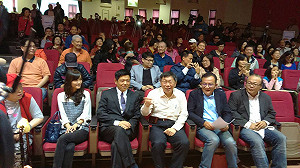 聯開宅代表陳碧瑤堵柯P 舉手發問沒被點