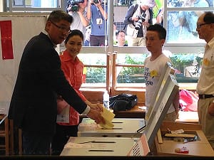 與妻蔡依珊一同投票 連勝文：睡得還不錯