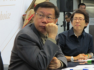 柯P感冒：了不起帶衛生紙上去辯論