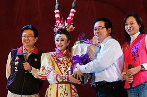 招待看明華園涉賄選？蔡正元斥無聊