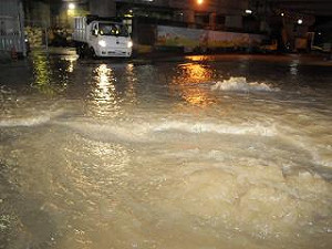 雷雨襲新北市 多處路段積水