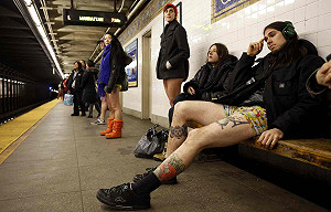 無褲日  上千人在嚴冬中不穿外褲搭地鐵